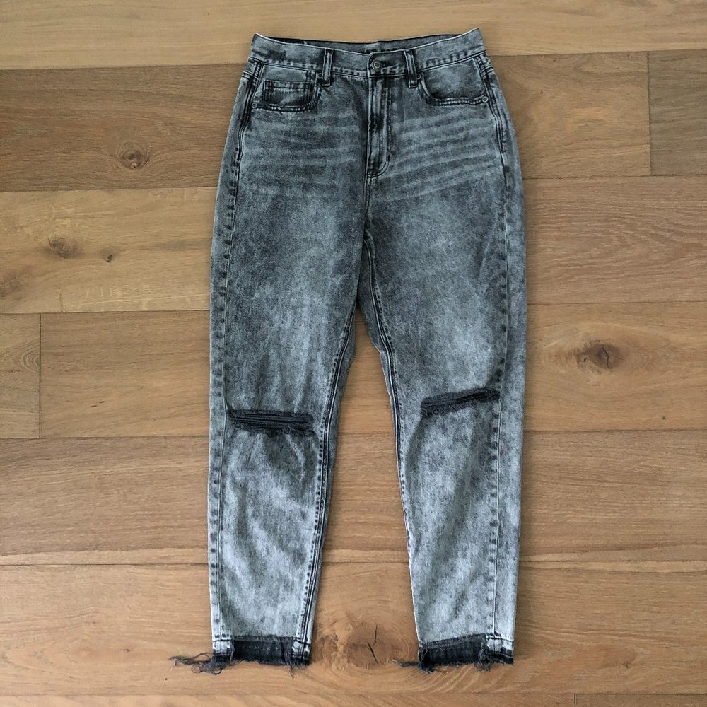 AMERICAN EAGLE Women's Distressed Ripped Grey Mom Jeans 4